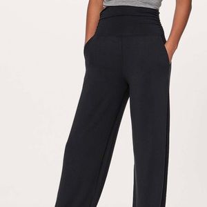 Lululemon Take it Easy Pant, size 4 Black